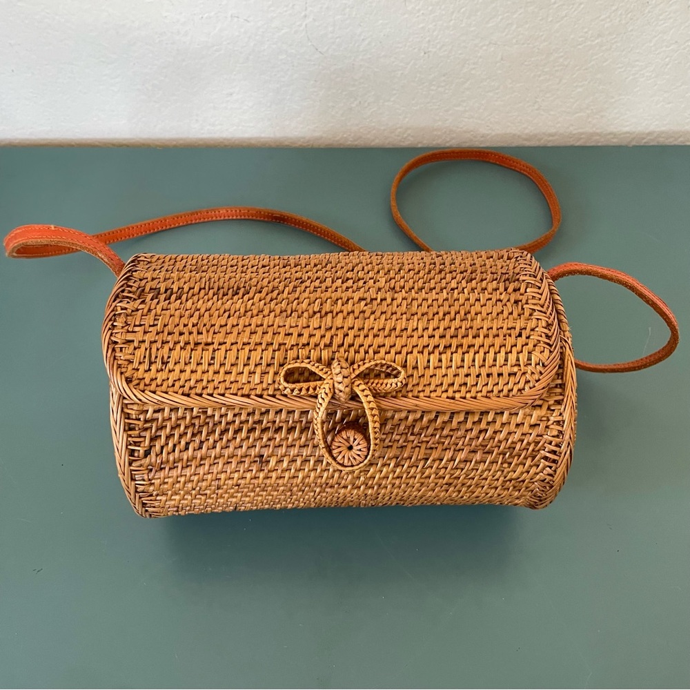 Rattan Wicker Woven Crossbody Bag Cognac Brown Oval cylinder shape leather strap